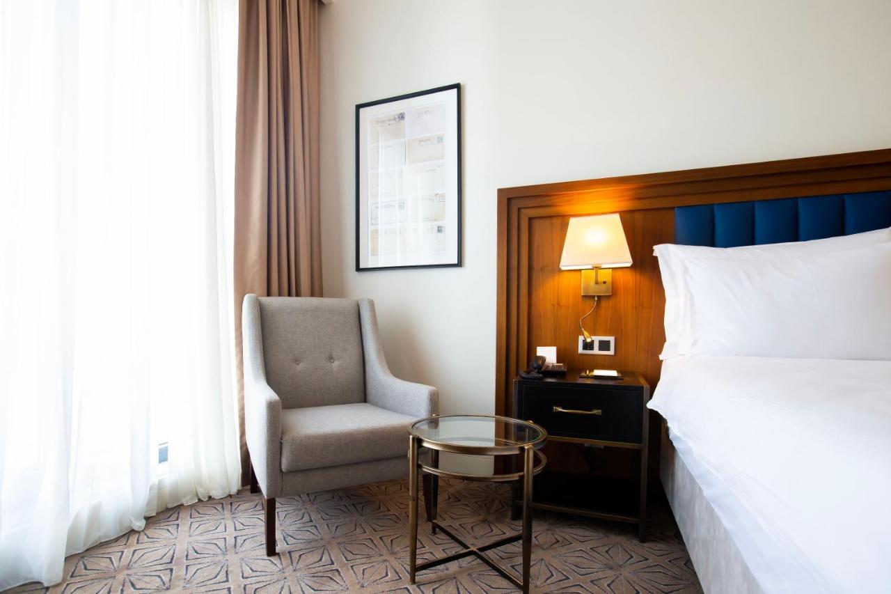 Ramada Plaza Sultanahmet Hotel Istambul Exterior foto A room at the hotel