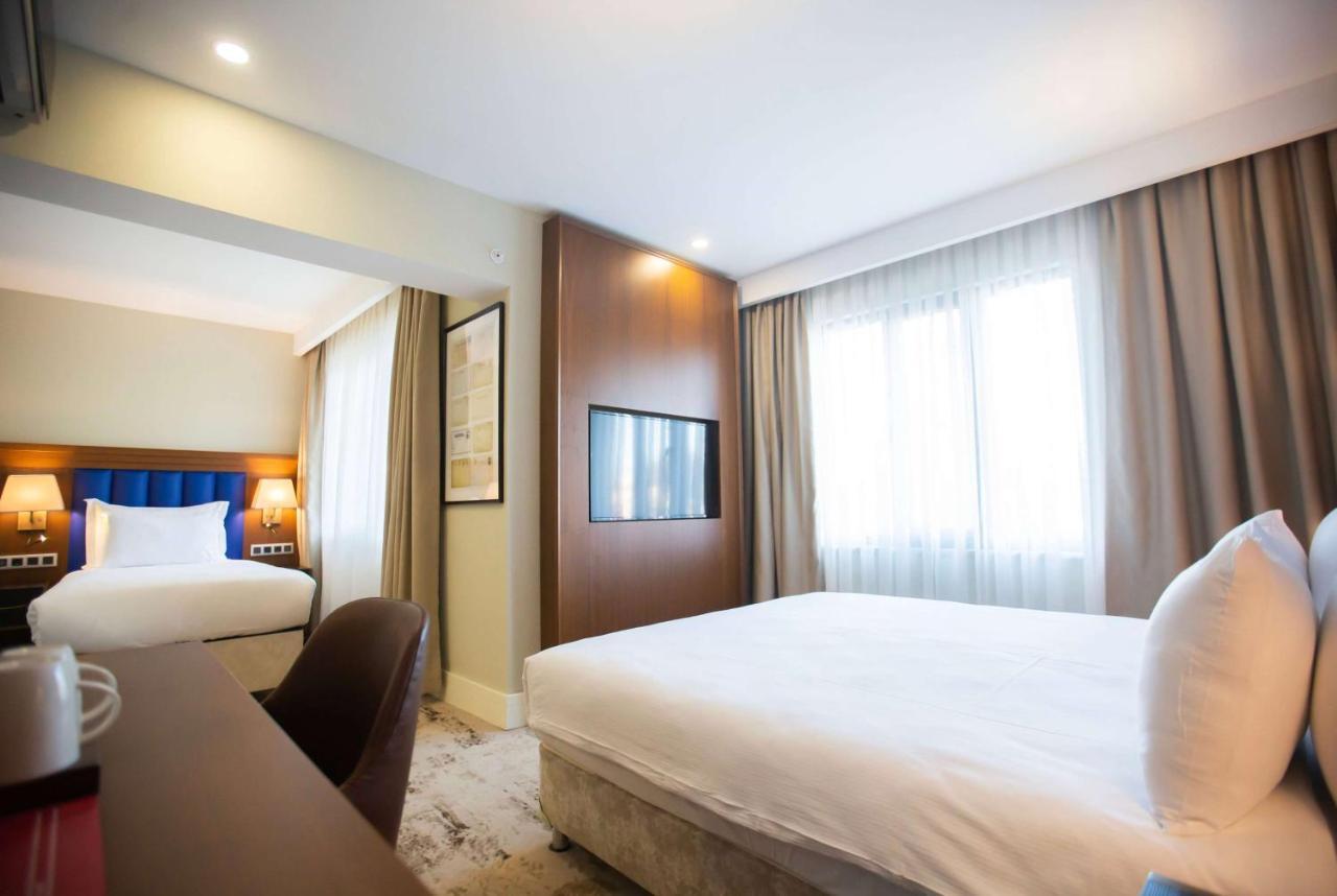 Ramada Plaza Sultanahmet Hotel Istambul Exterior foto A room at the hotel
