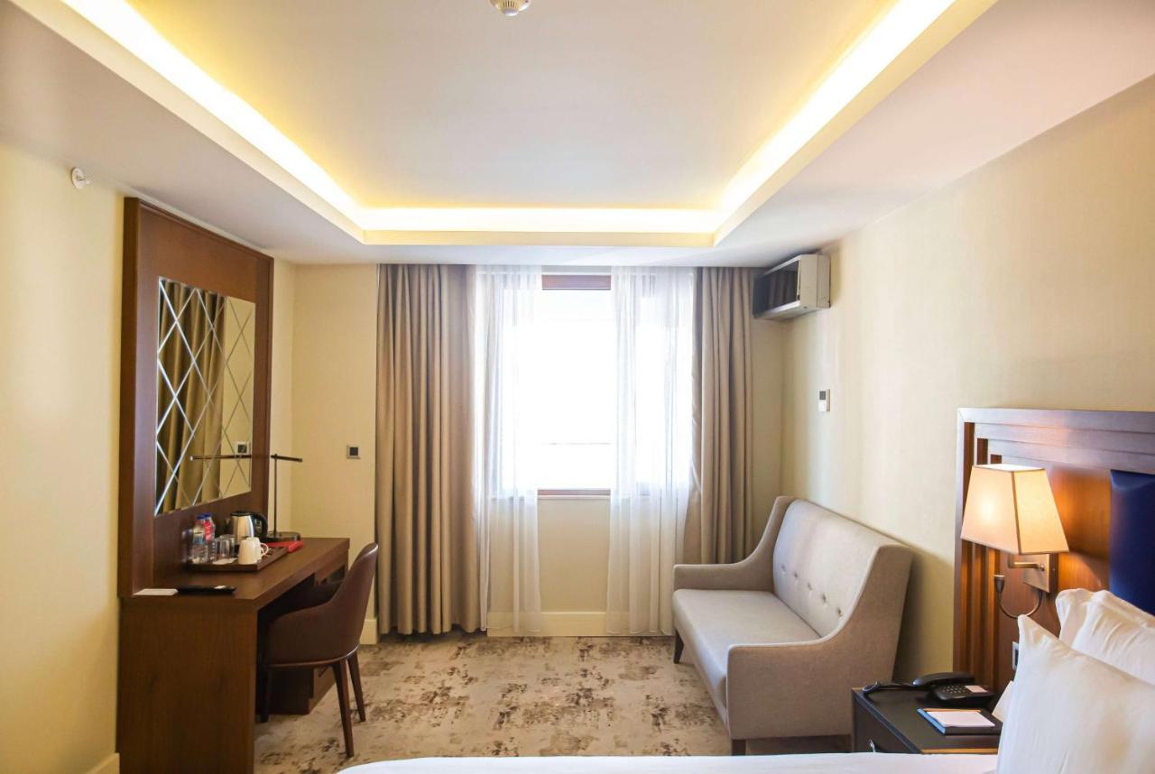 Ramada Plaza Sultanahmet Hotel Istambul Exterior foto A room at the hotel