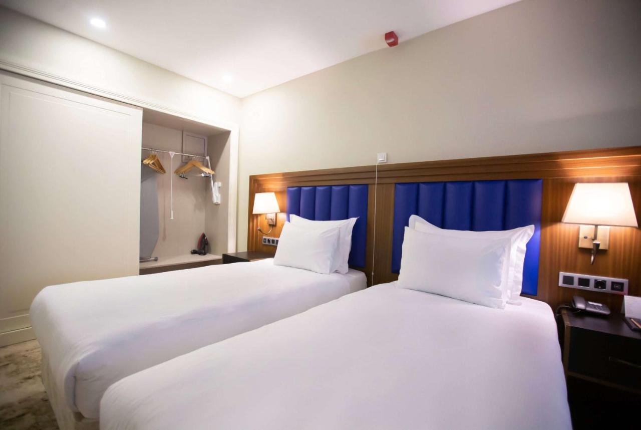 Ramada Plaza Sultanahmet Hotel Istambul Exterior foto A room at the hotel