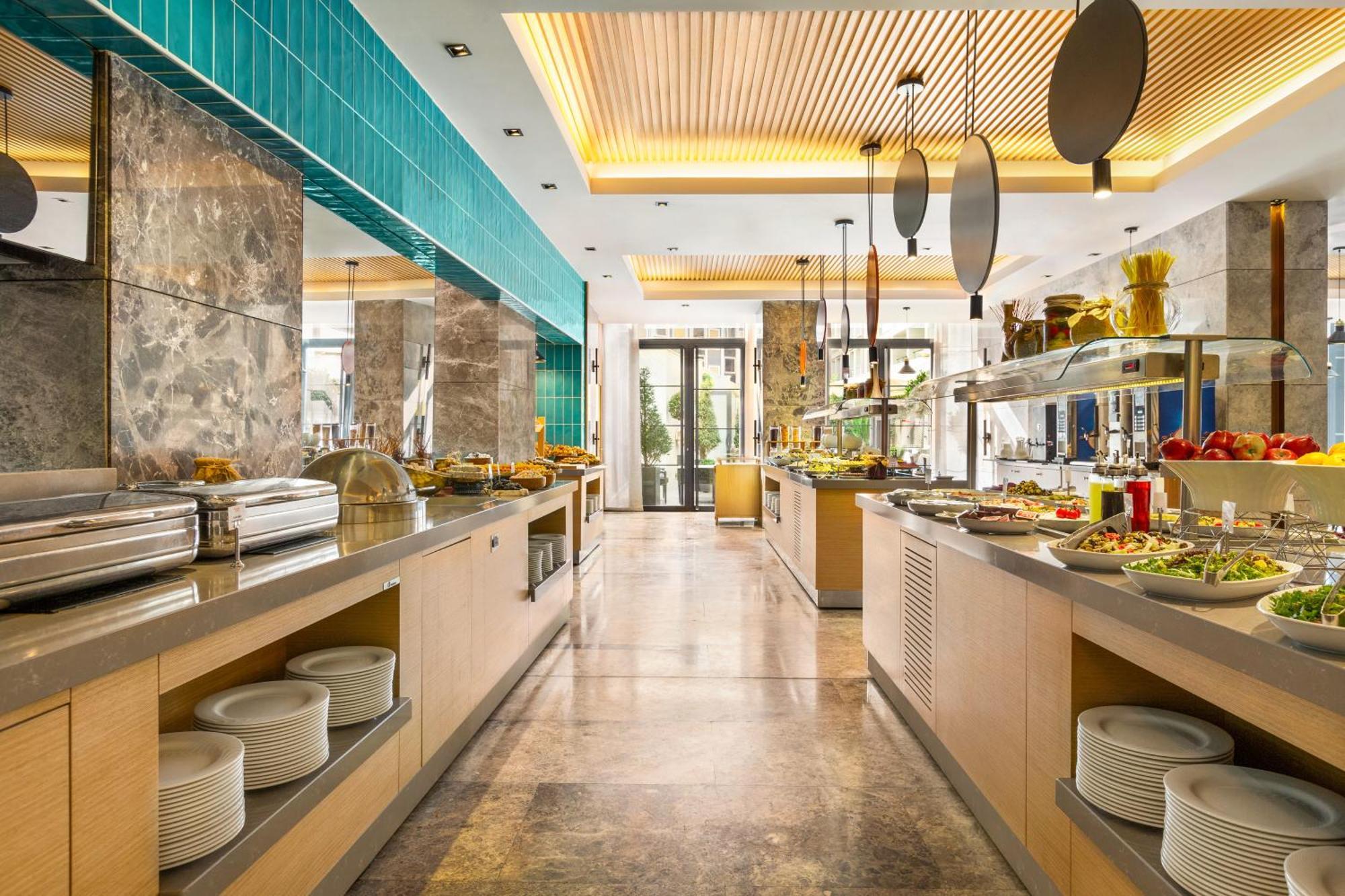 Ramada Plaza Sultanahmet Hotel Istambul Exterior foto The buffet at the hotel